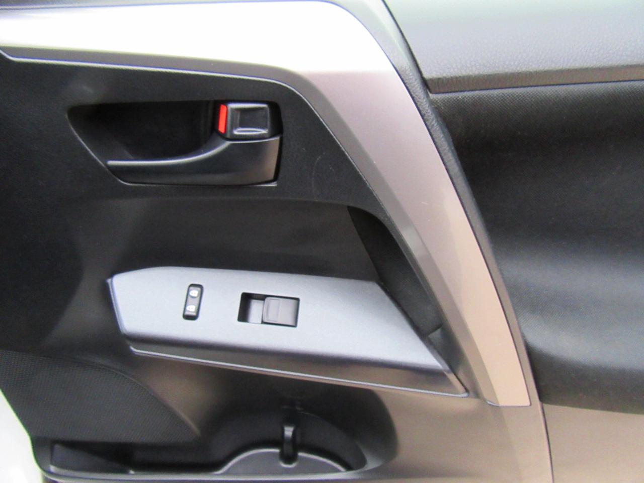 Toyota RAV4 LE FWD 2017