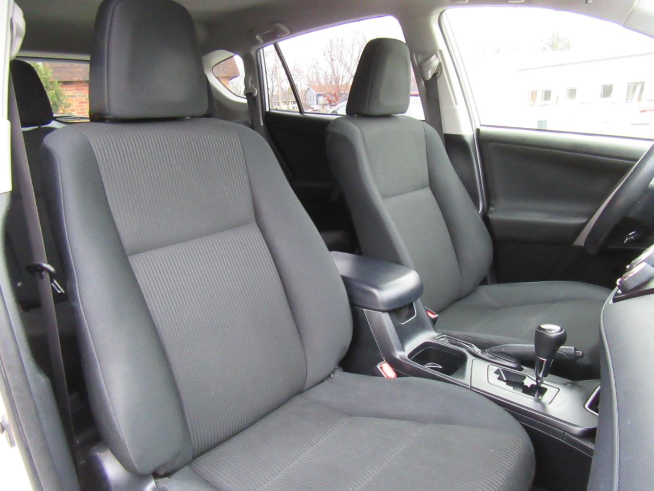 Toyota RAV4 LE FWD 2017