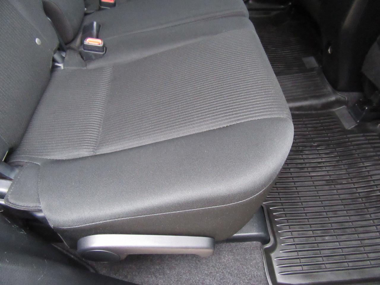 Toyota RAV4 LE FWD 2017