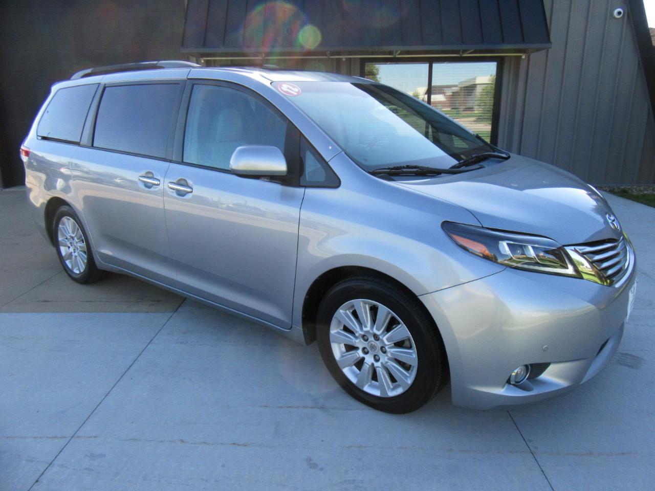 Toyota Sienna Limited 7-Passenger 2012