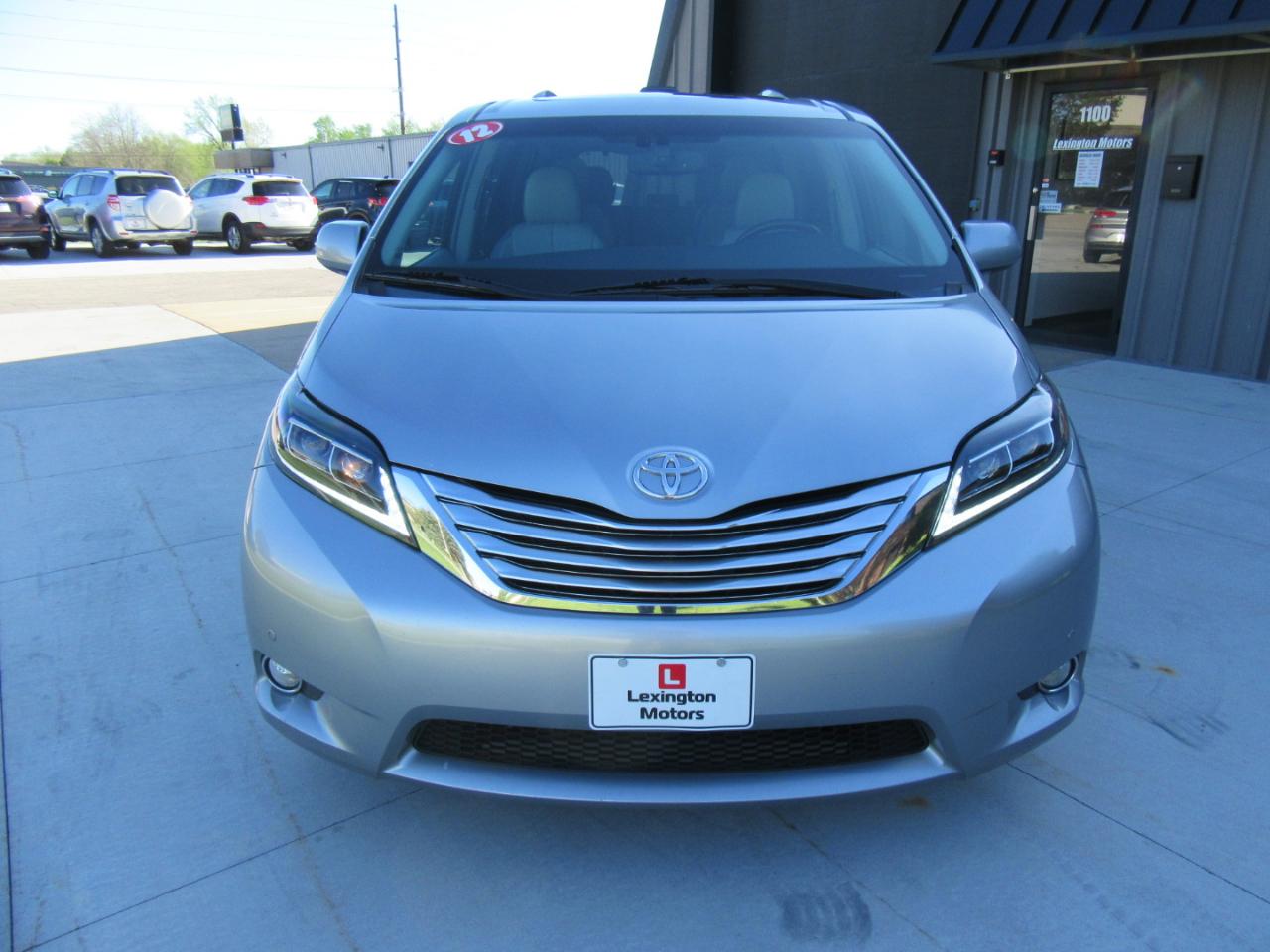 Toyota Sienna Limited 7-Passenger 2012