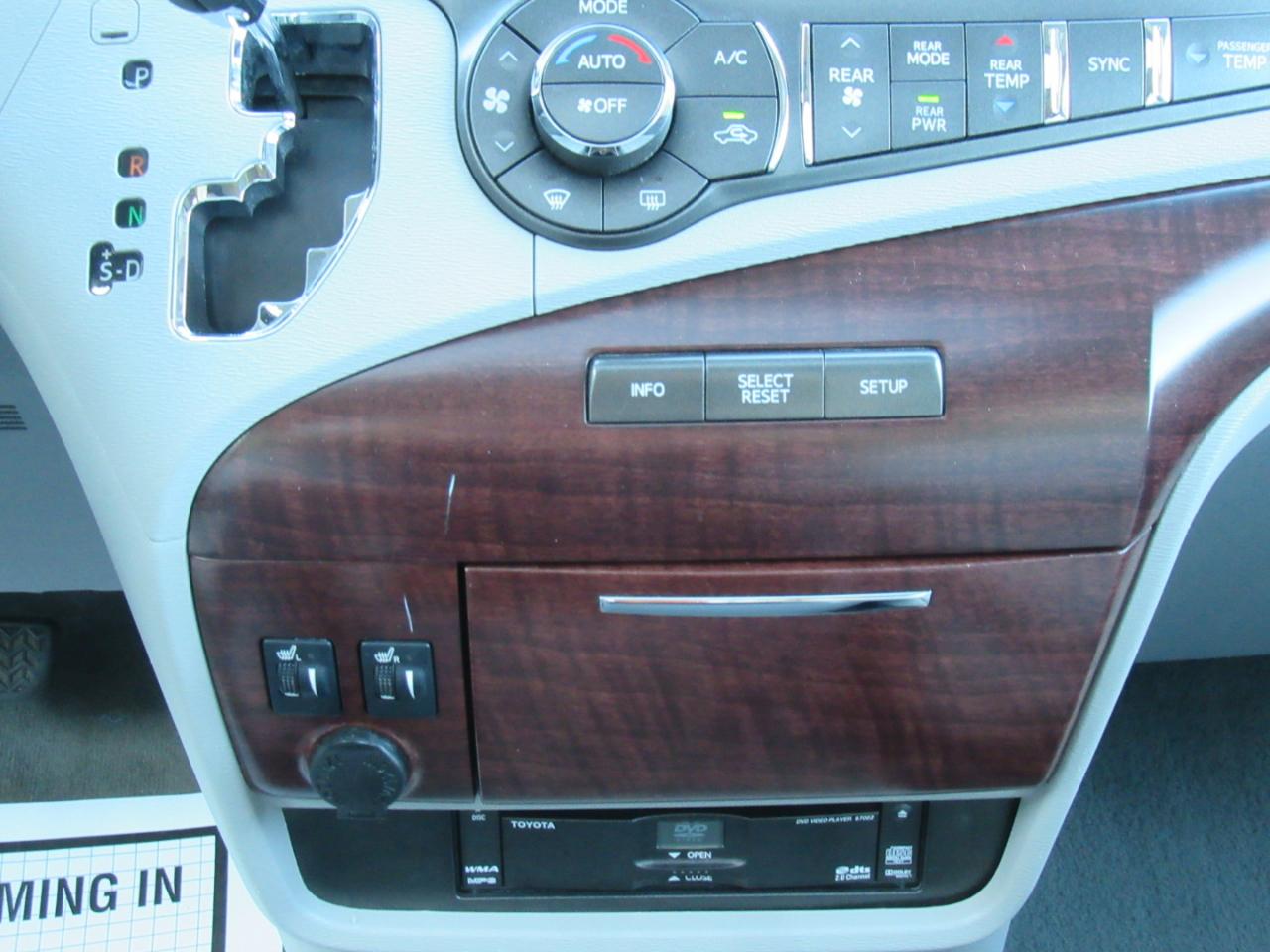 Toyota Sienna Limited 7-Passenger 2012