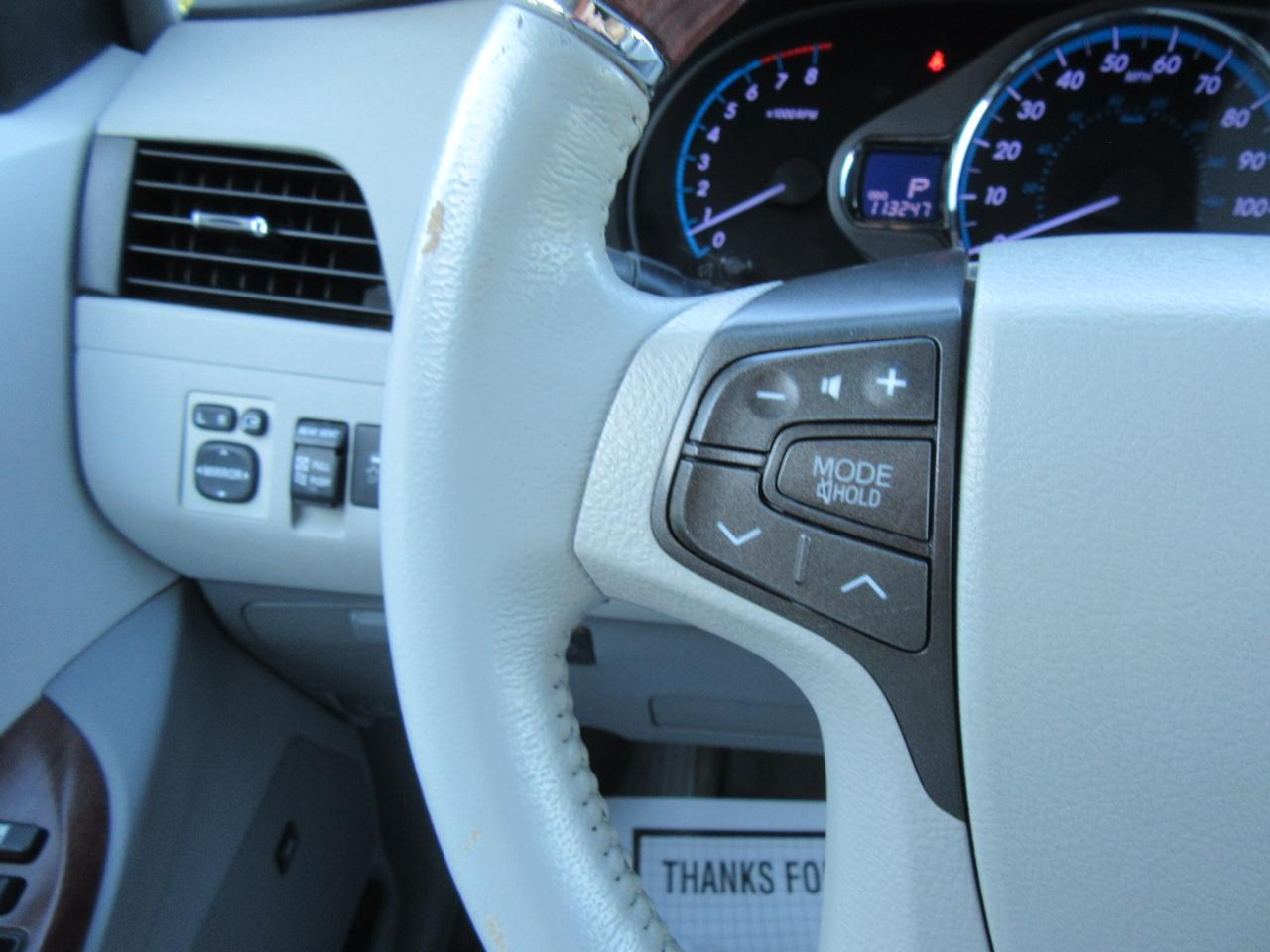 Toyota Sienna Limited 7-Passenger 2012