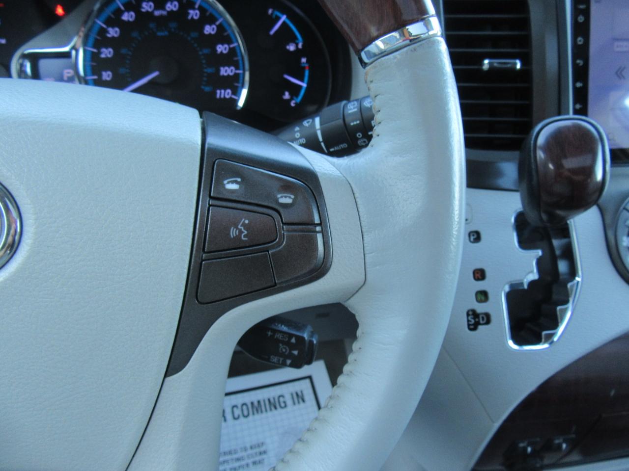 Toyota Sienna Limited 7-Passenger 2012