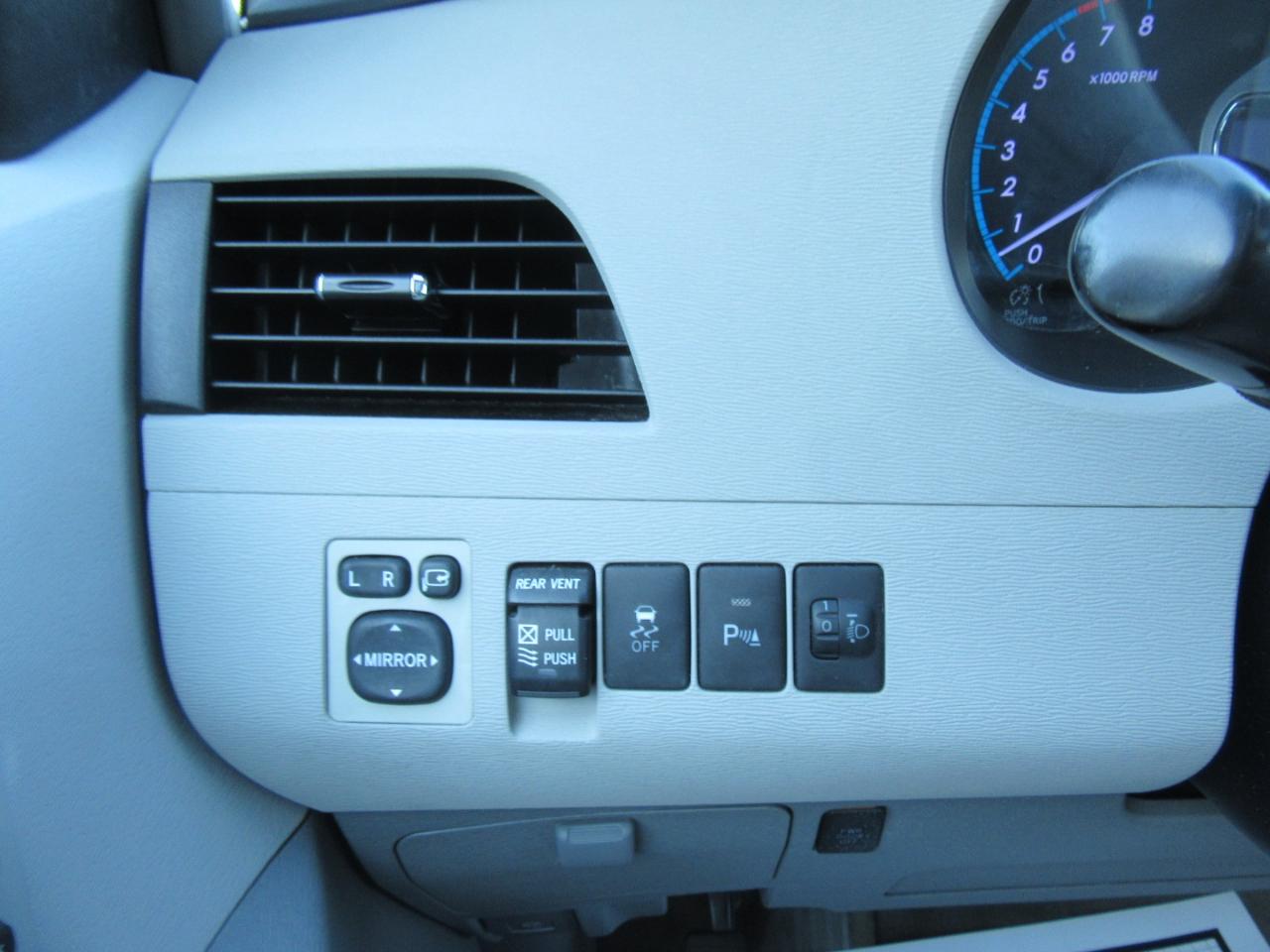 Toyota Sienna Limited 7-Passenger 2012