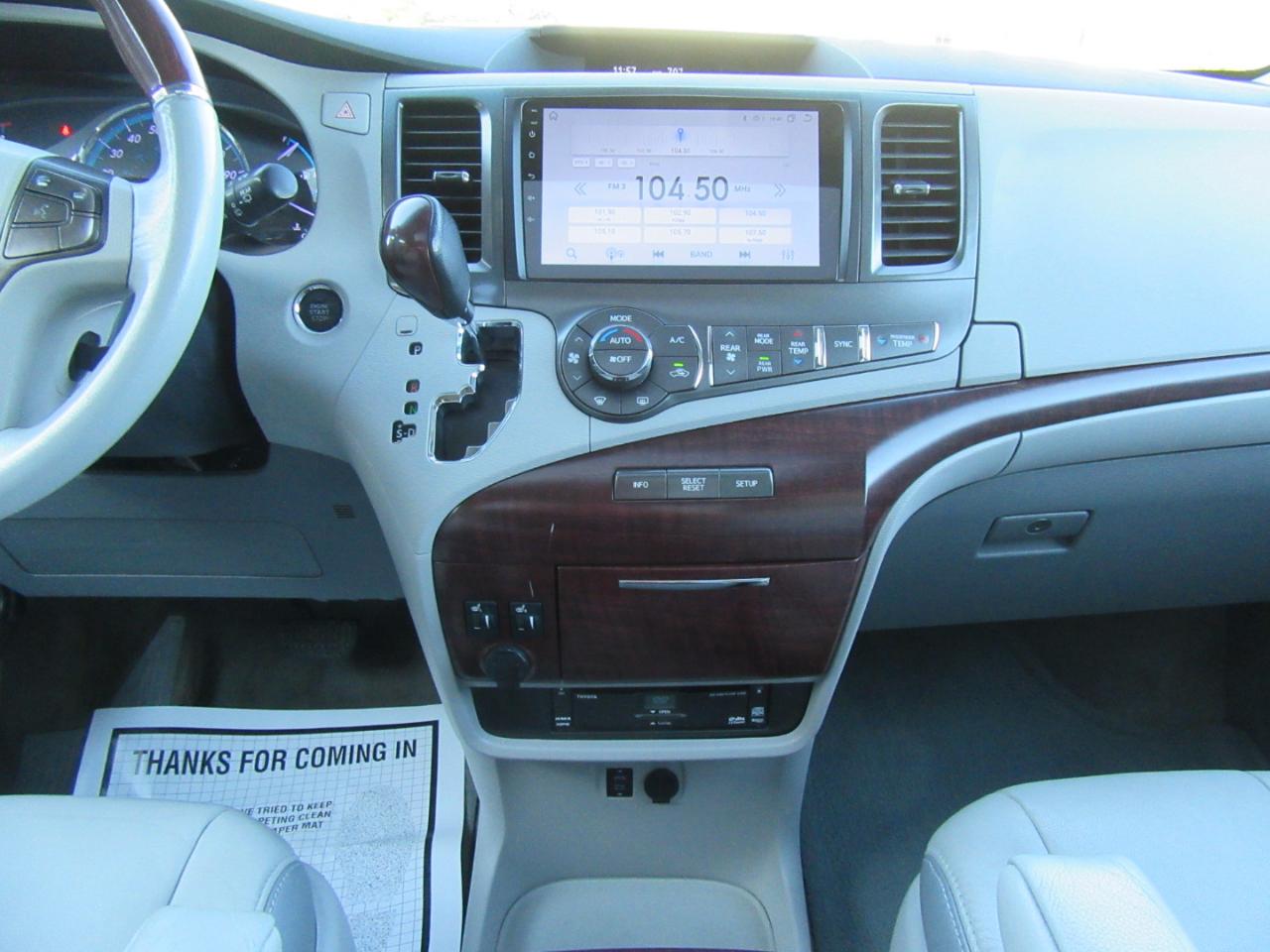 Toyota Sienna Limited 7-Passenger 2012