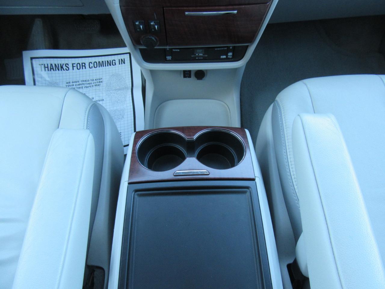 Toyota Sienna Limited 7-Passenger 2012