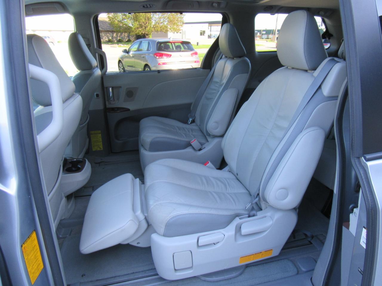 Toyota Sienna Limited 7-Passenger 2012
