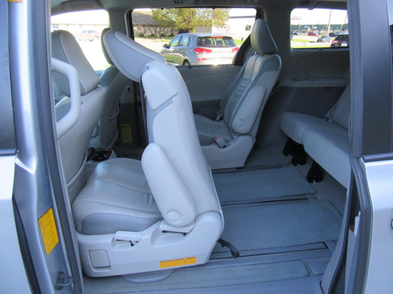 Toyota Sienna Limited 7-Passenger 2012