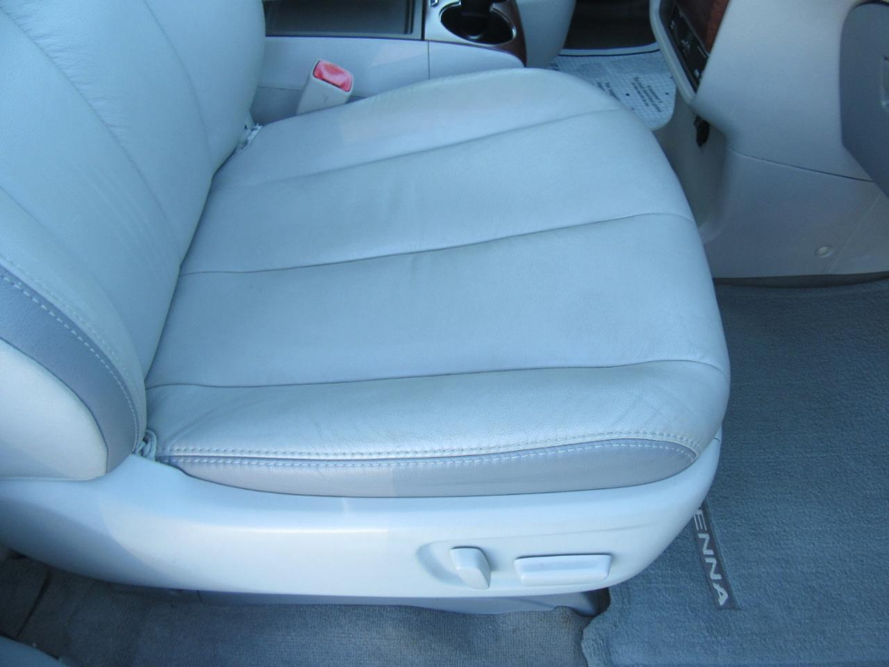 Toyota Sienna Limited 7-Passenger 2012