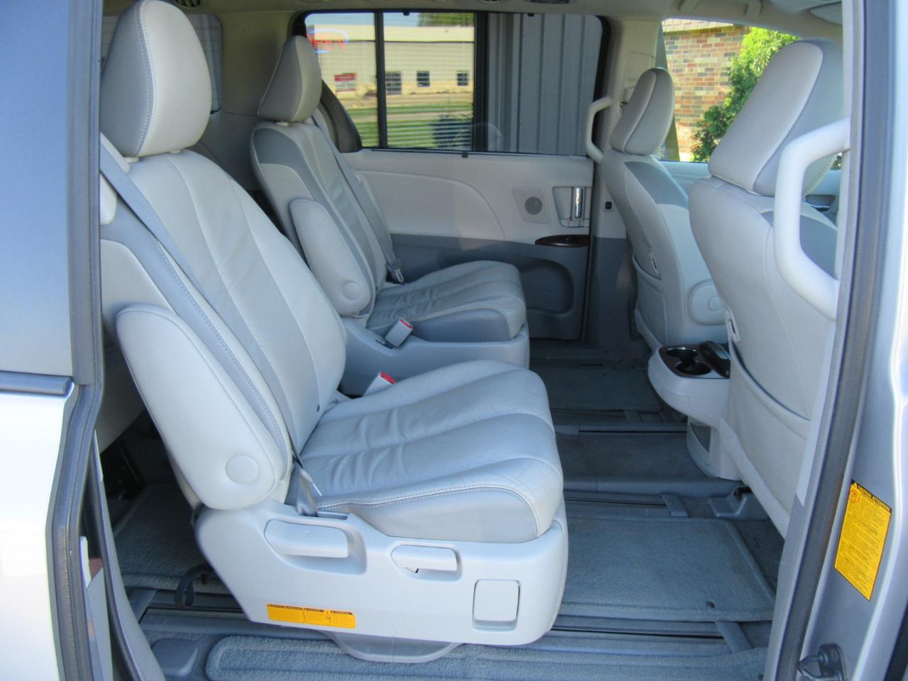 Toyota Sienna Limited 7-Passenger 2012