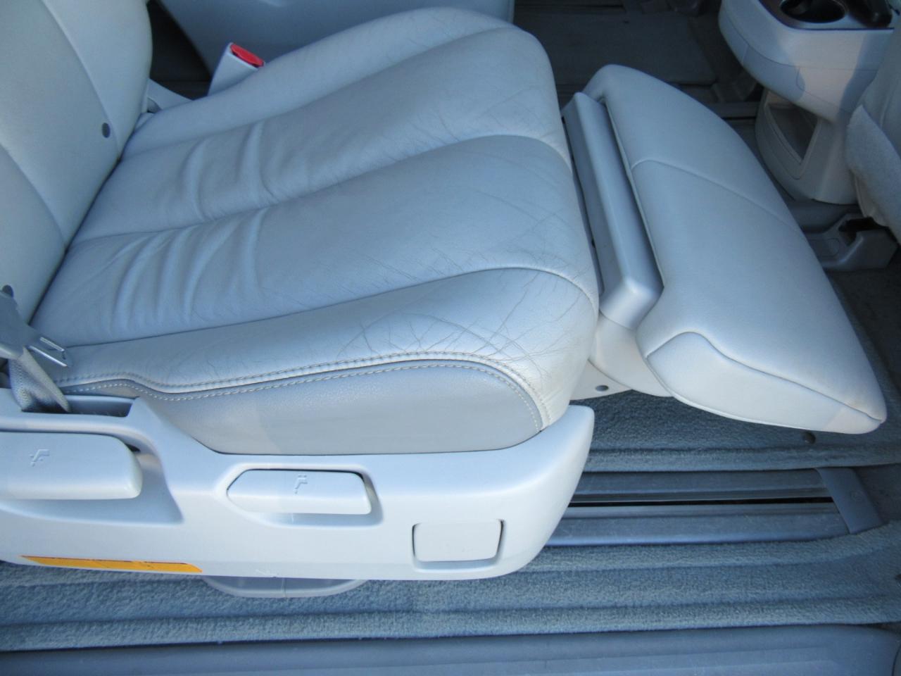 Toyota Sienna Limited 7-Passenger 2012