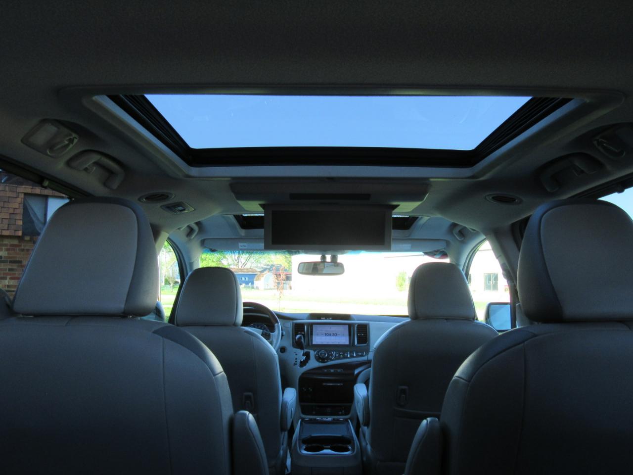 Toyota Sienna Limited 7-Passenger 2012