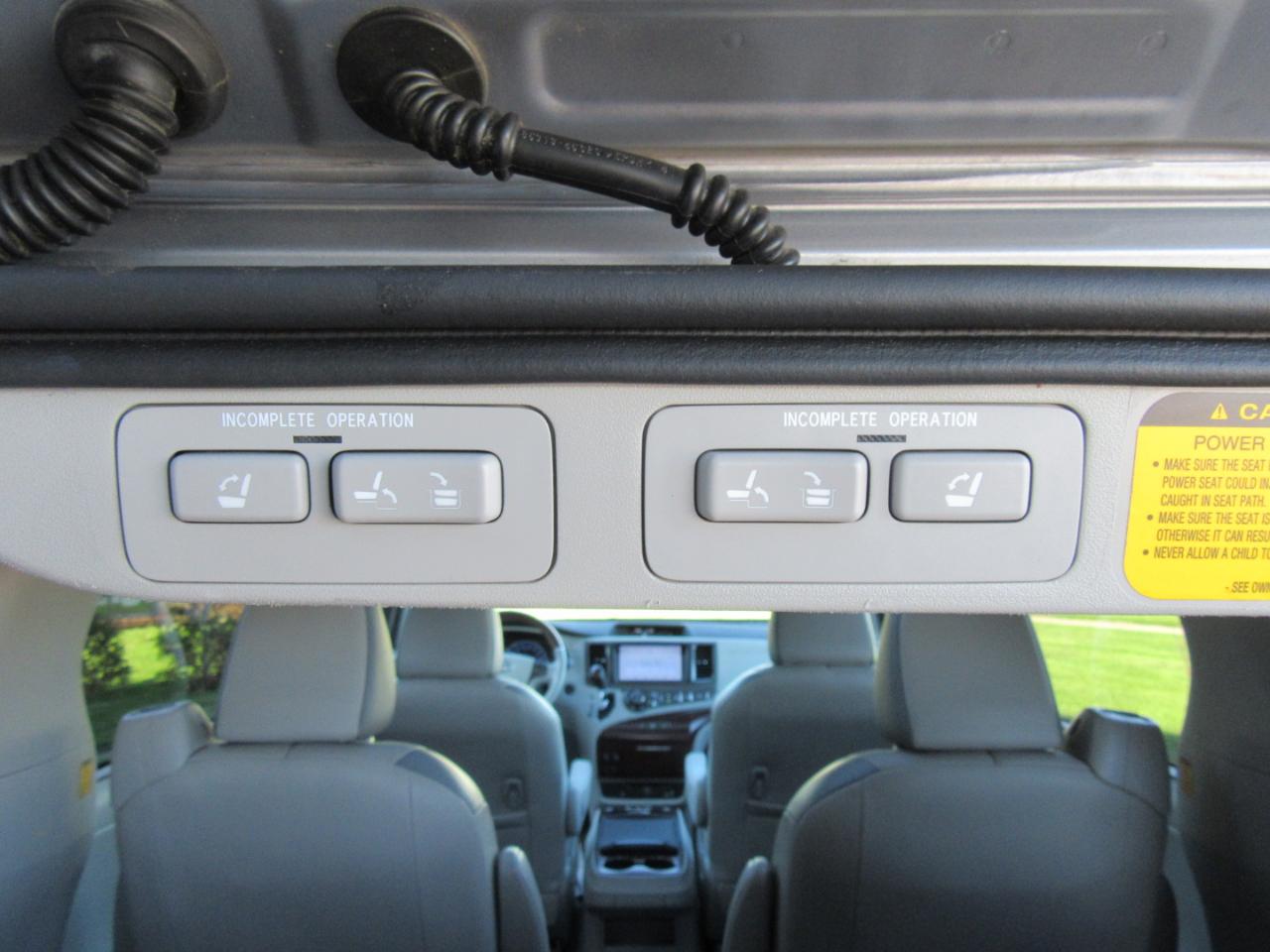 Toyota Sienna Limited 7-Passenger 2012