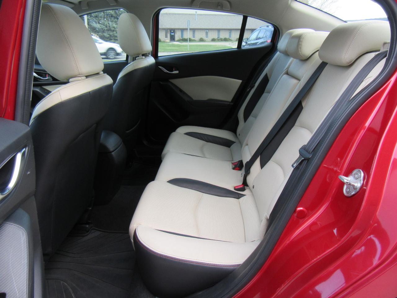 Mazda MAZDA3 s Grand Touring AT 4-Door 2015