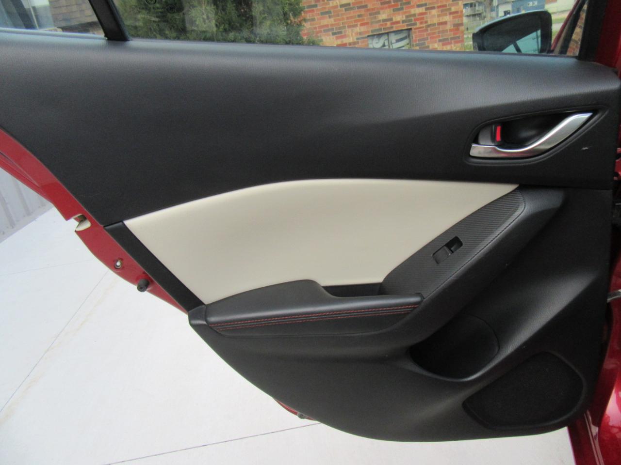 Mazda MAZDA3 s Grand Touring AT 4-Door 2015