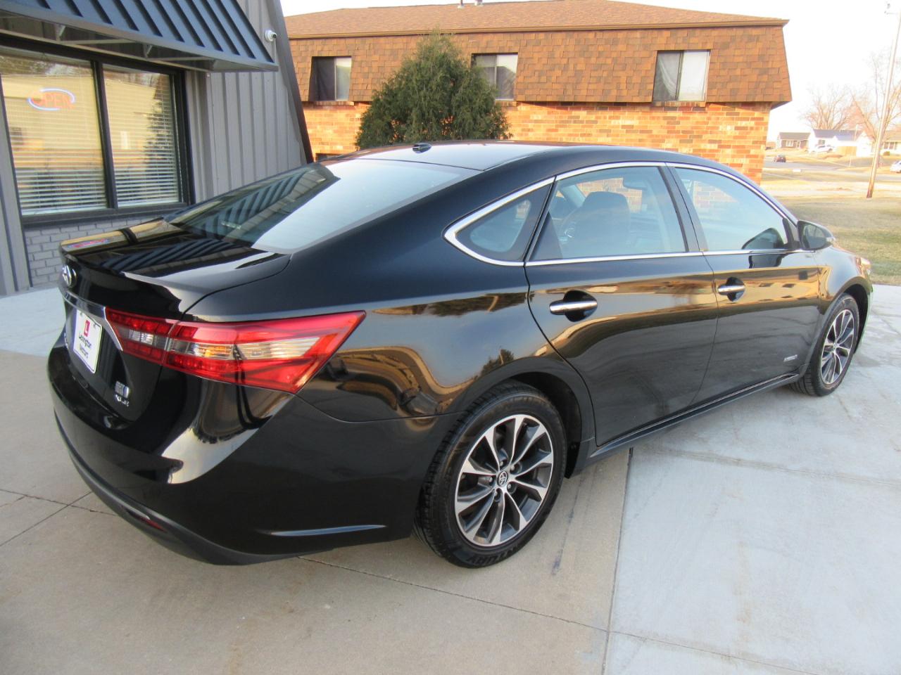 Toyota Avalon Hybrid XLE Premium 2016
