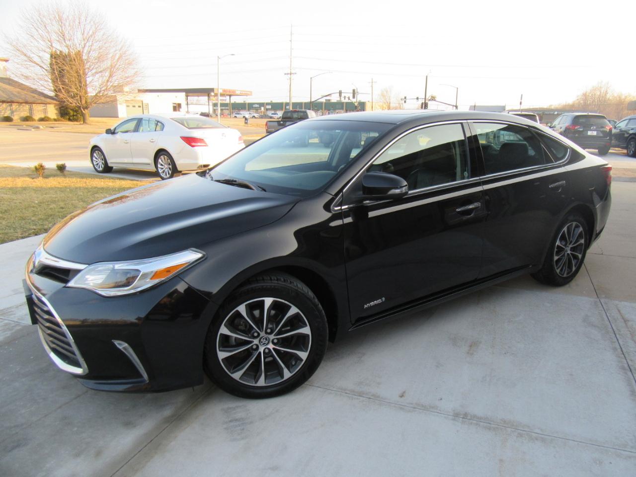 Toyota Avalon Hybrid XLE Premium 2016