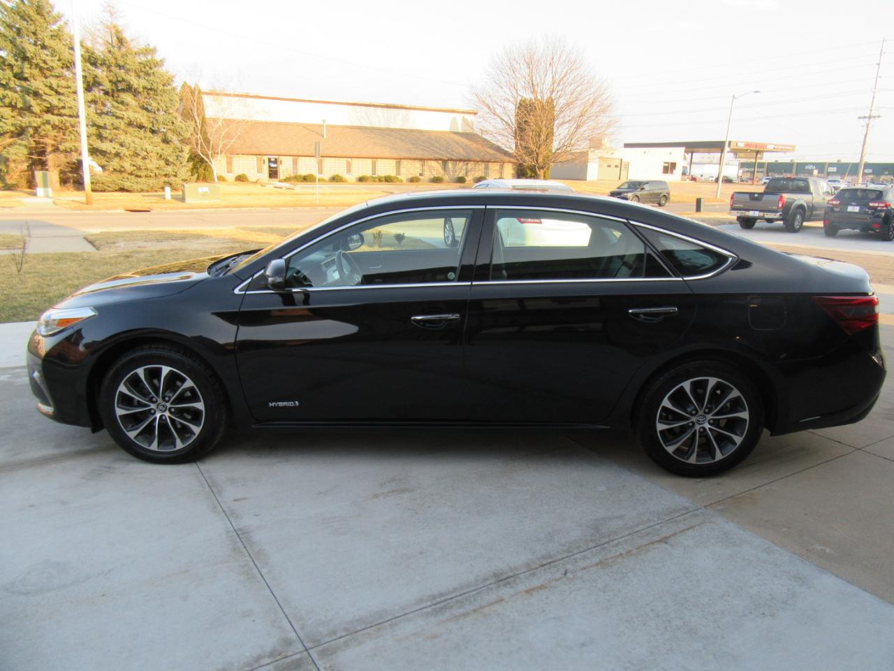Toyota Avalon Hybrid XLE Premium 2016