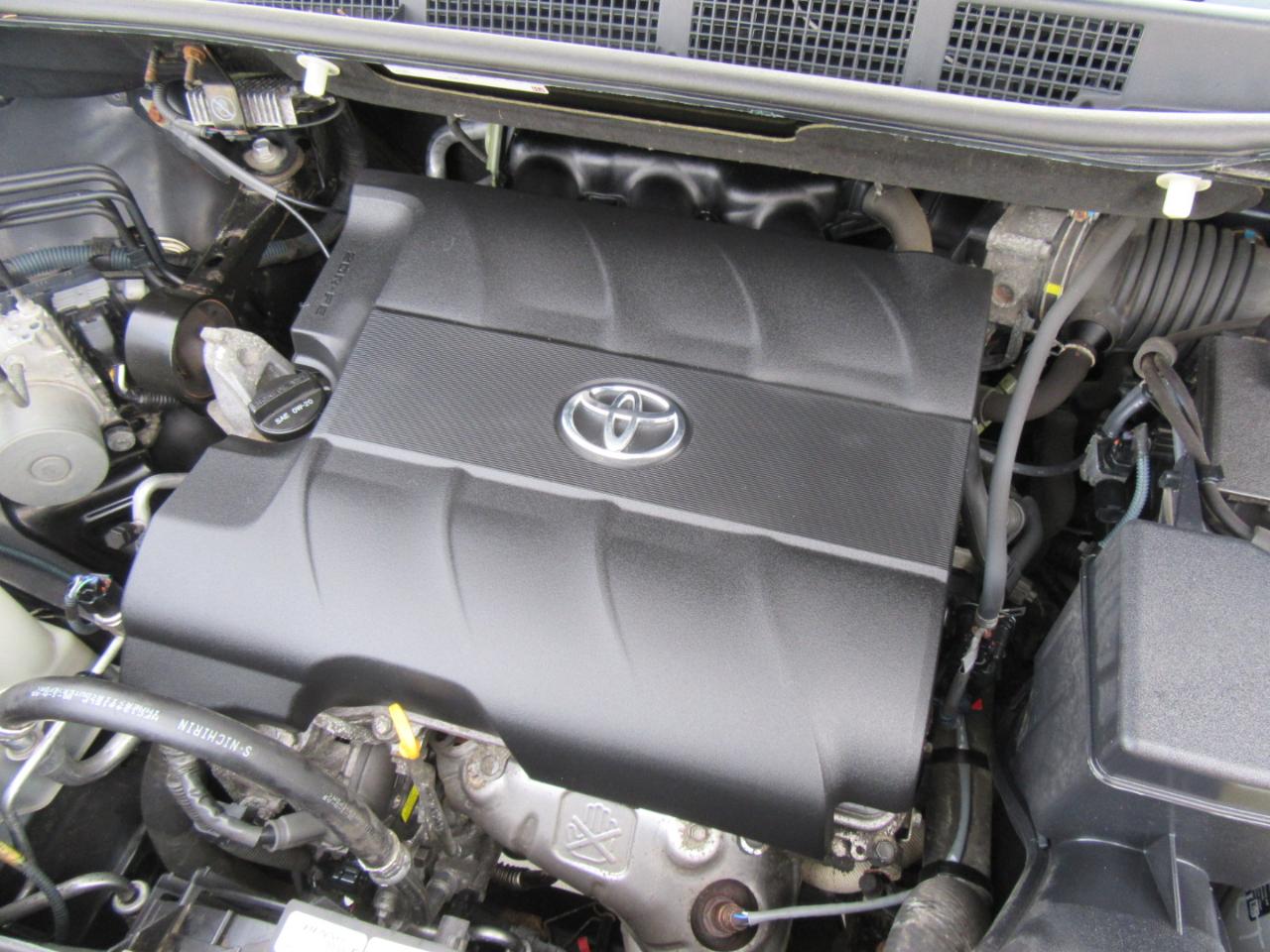 Toyota Sienna XLE AWD 7-Passenger V6 2012