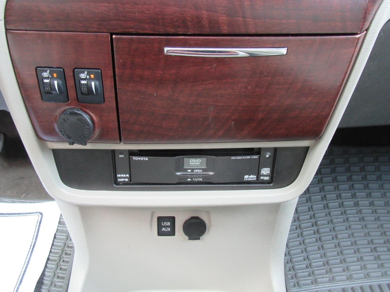 Toyota Sienna XLE AWD 7-Passenger V6 2012