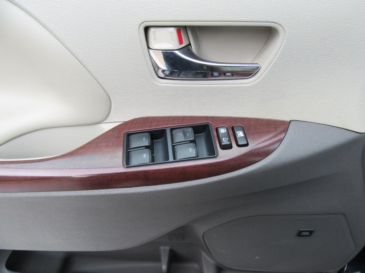 Toyota Sienna XLE AWD 7-Passenger V6 2012