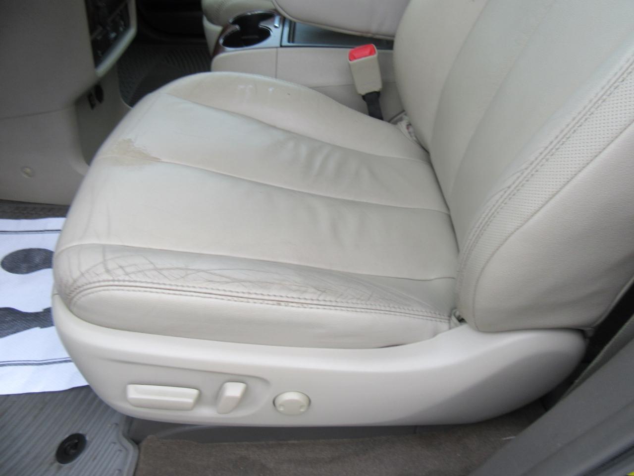 Toyota Sienna XLE AWD 7-Passenger V6 2012