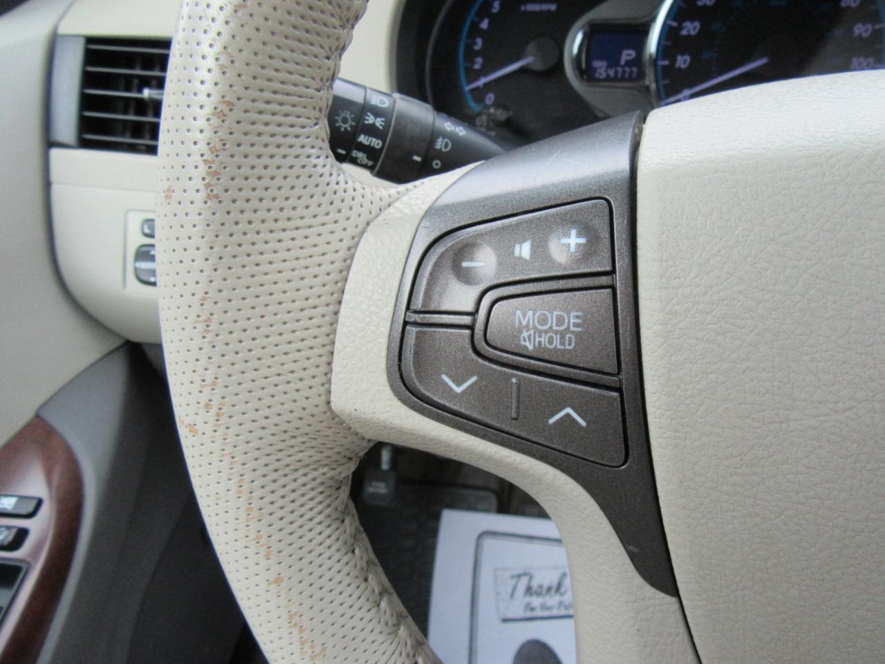 Toyota Sienna XLE AWD 7-Passenger V6 2012