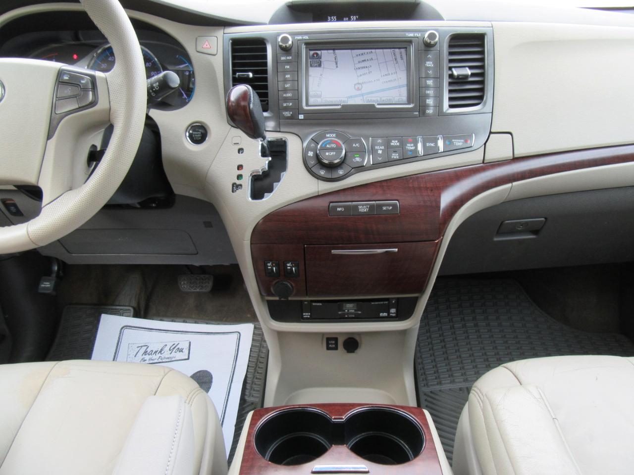 Toyota Sienna XLE AWD 7-Passenger V6 2012