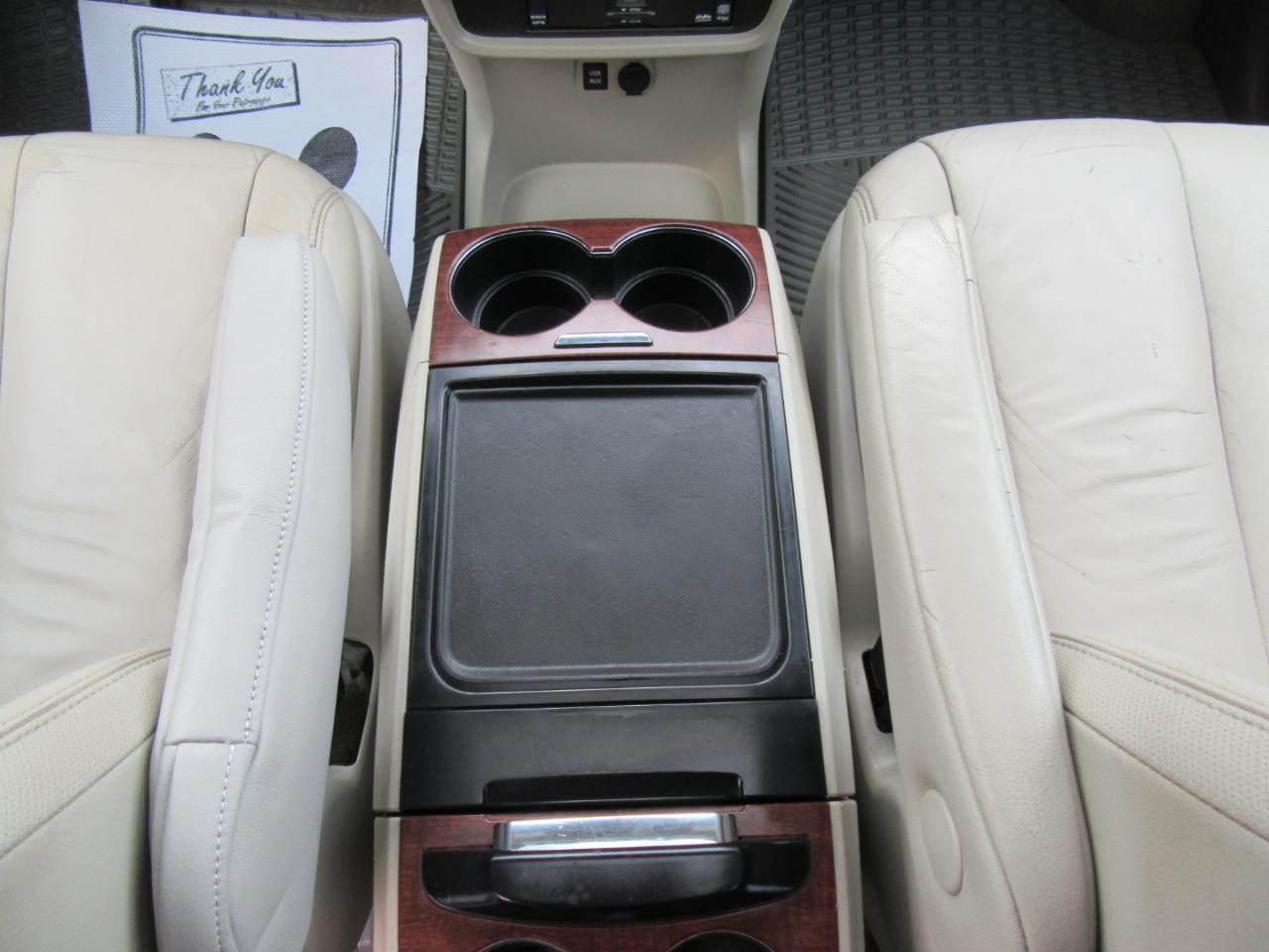 Toyota Sienna XLE AWD 7-Passenger V6 2012