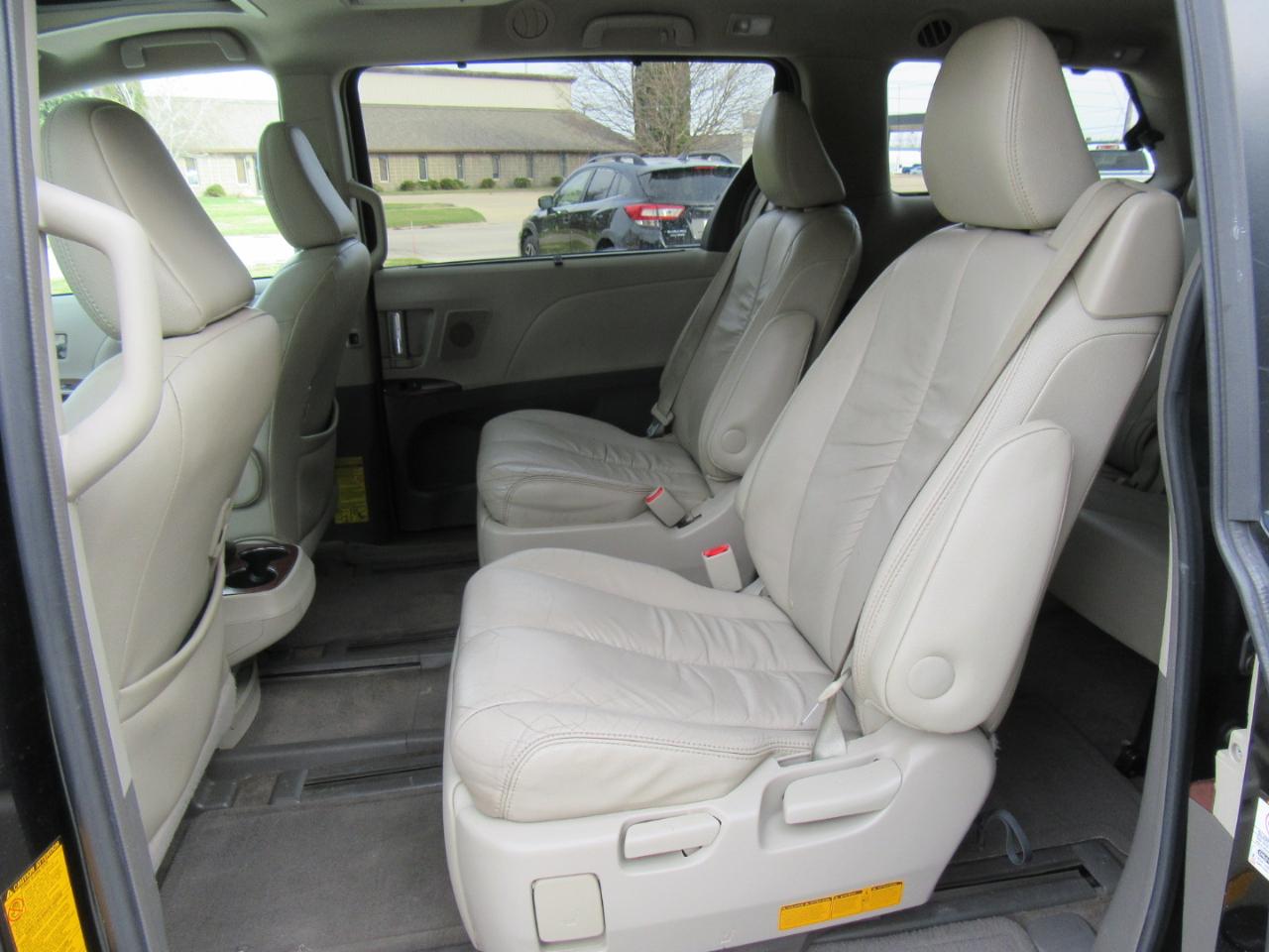 Toyota Sienna XLE AWD 7-Passenger V6 2012