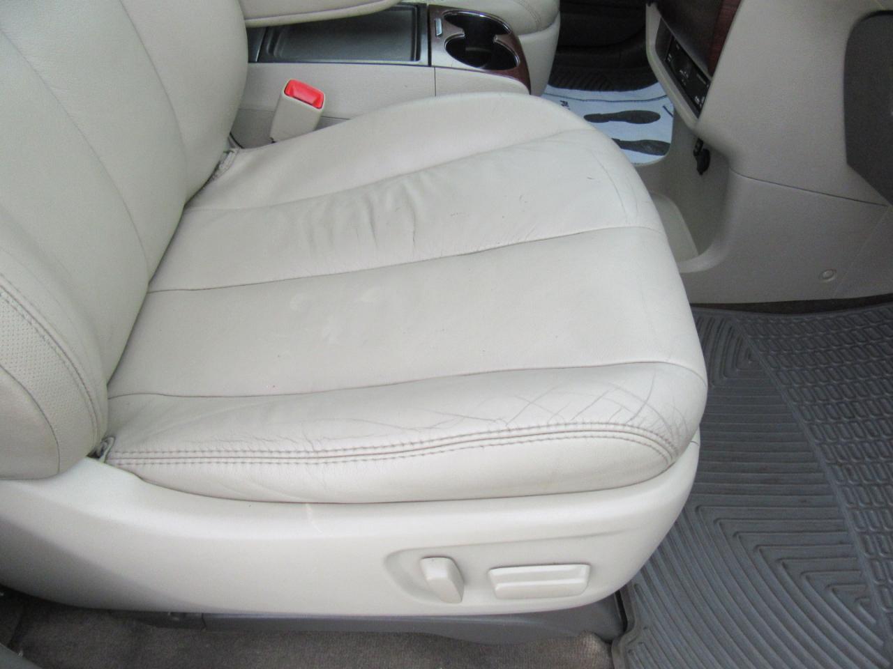 Toyota Sienna XLE AWD 7-Passenger V6 2012