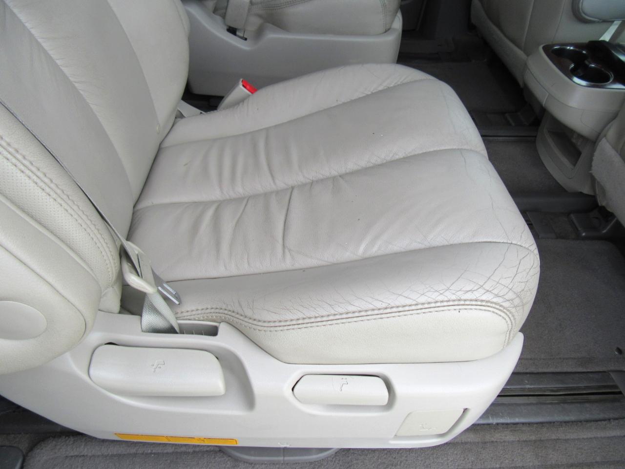 Toyota Sienna XLE AWD 7-Passenger V6 2012