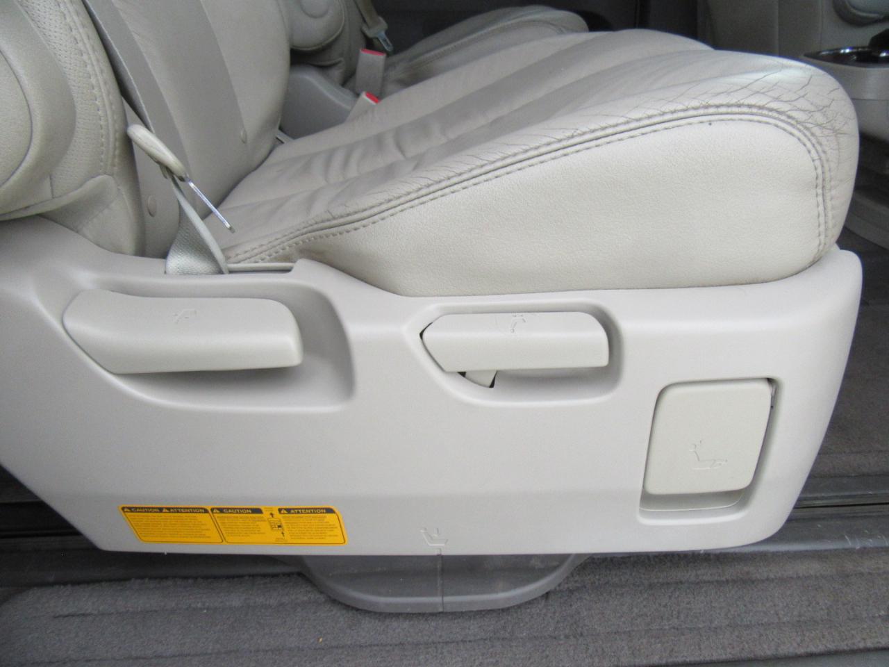 Toyota Sienna XLE AWD 7-Passenger V6 2012