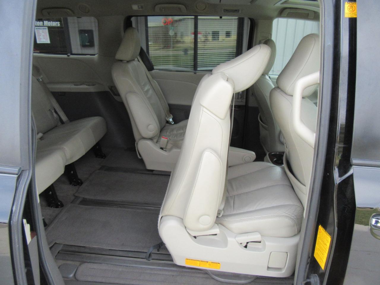 Toyota Sienna XLE AWD 7-Passenger V6 2012