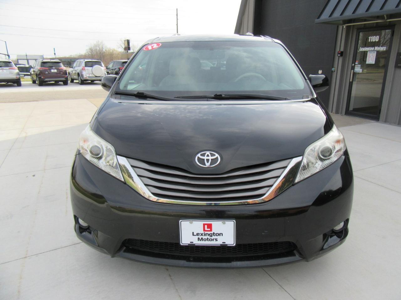 Toyota Sienna XLE AWD 7-Passenger V6 2012