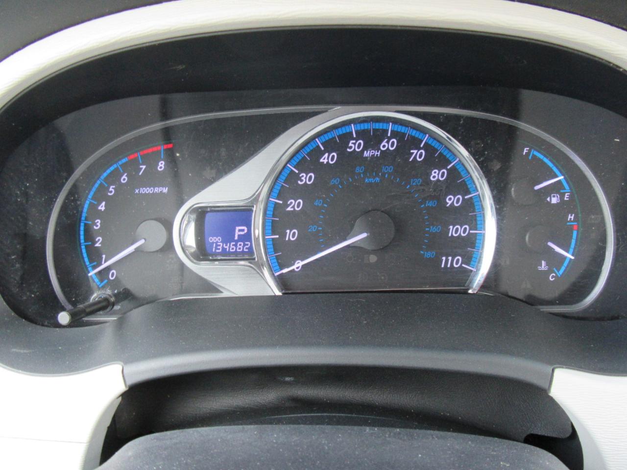 Toyota Sienna XLE FWD 8-Passenger V6 2013