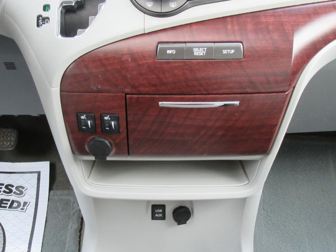 Toyota Sienna XLE FWD 8-Passenger V6 2013