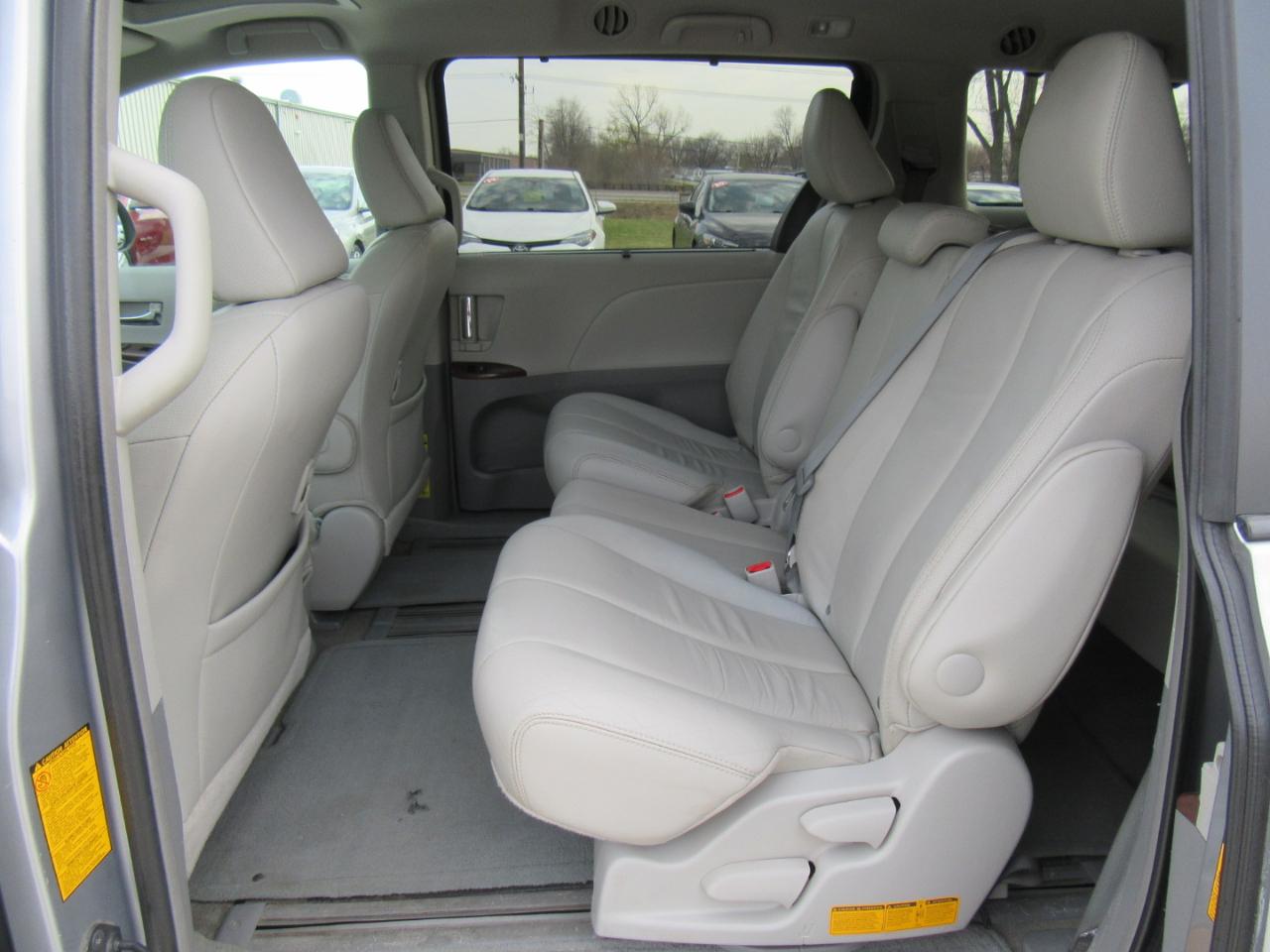 Toyota Sienna XLE FWD 8-Passenger V6 2013