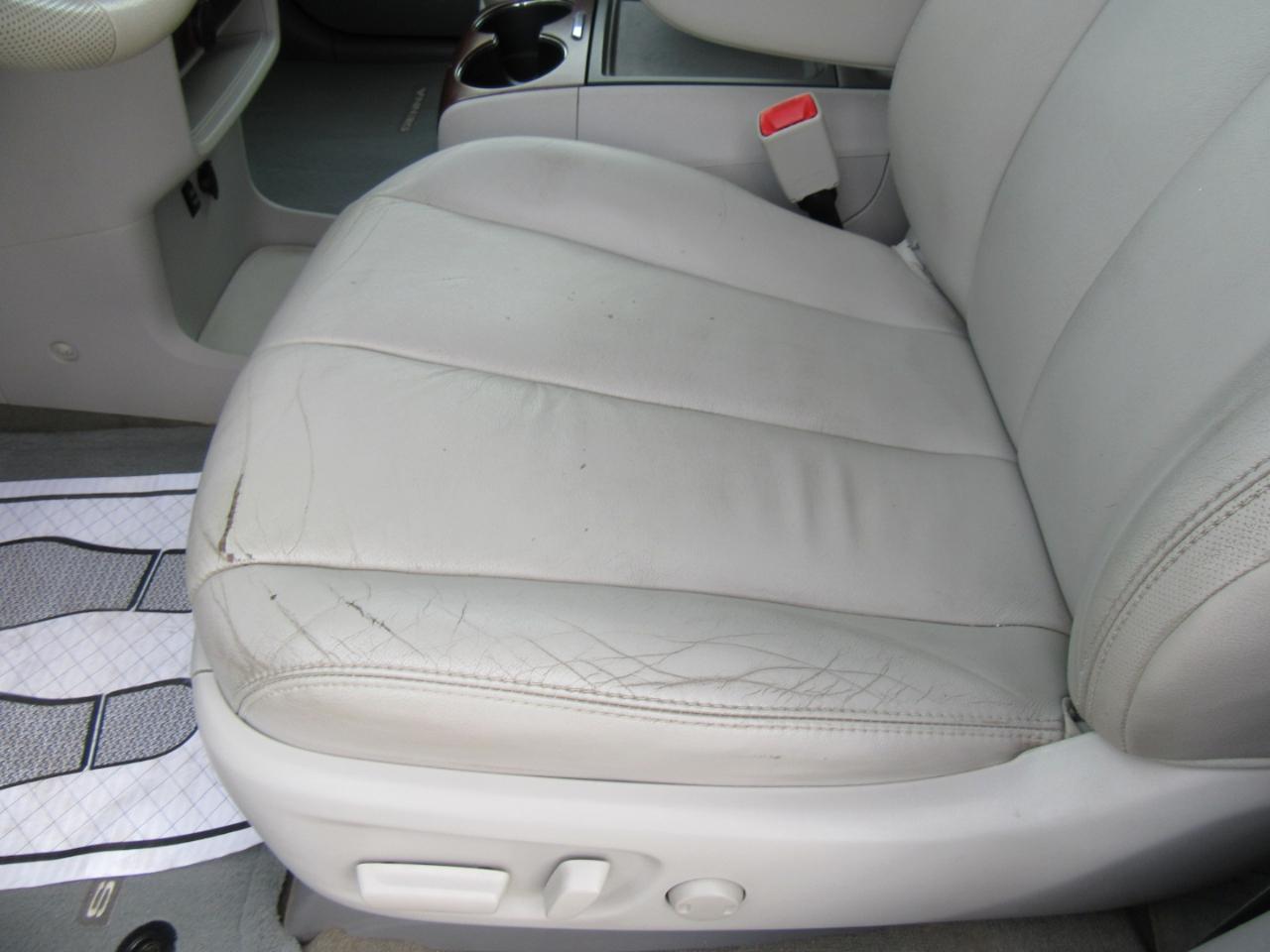 Toyota Sienna XLE FWD 8-Passenger V6 2013