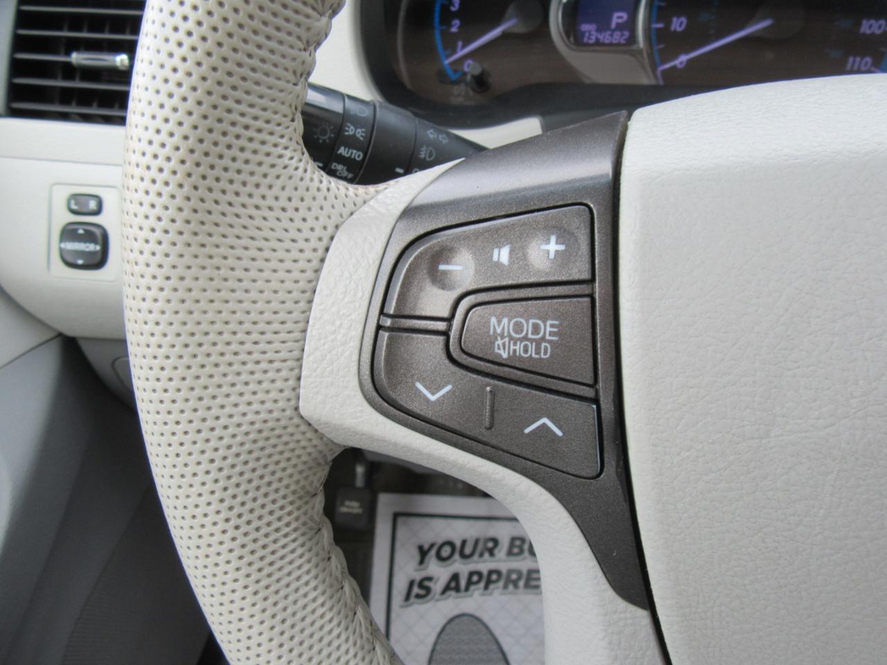 Toyota Sienna XLE FWD 8-Passenger V6 2013