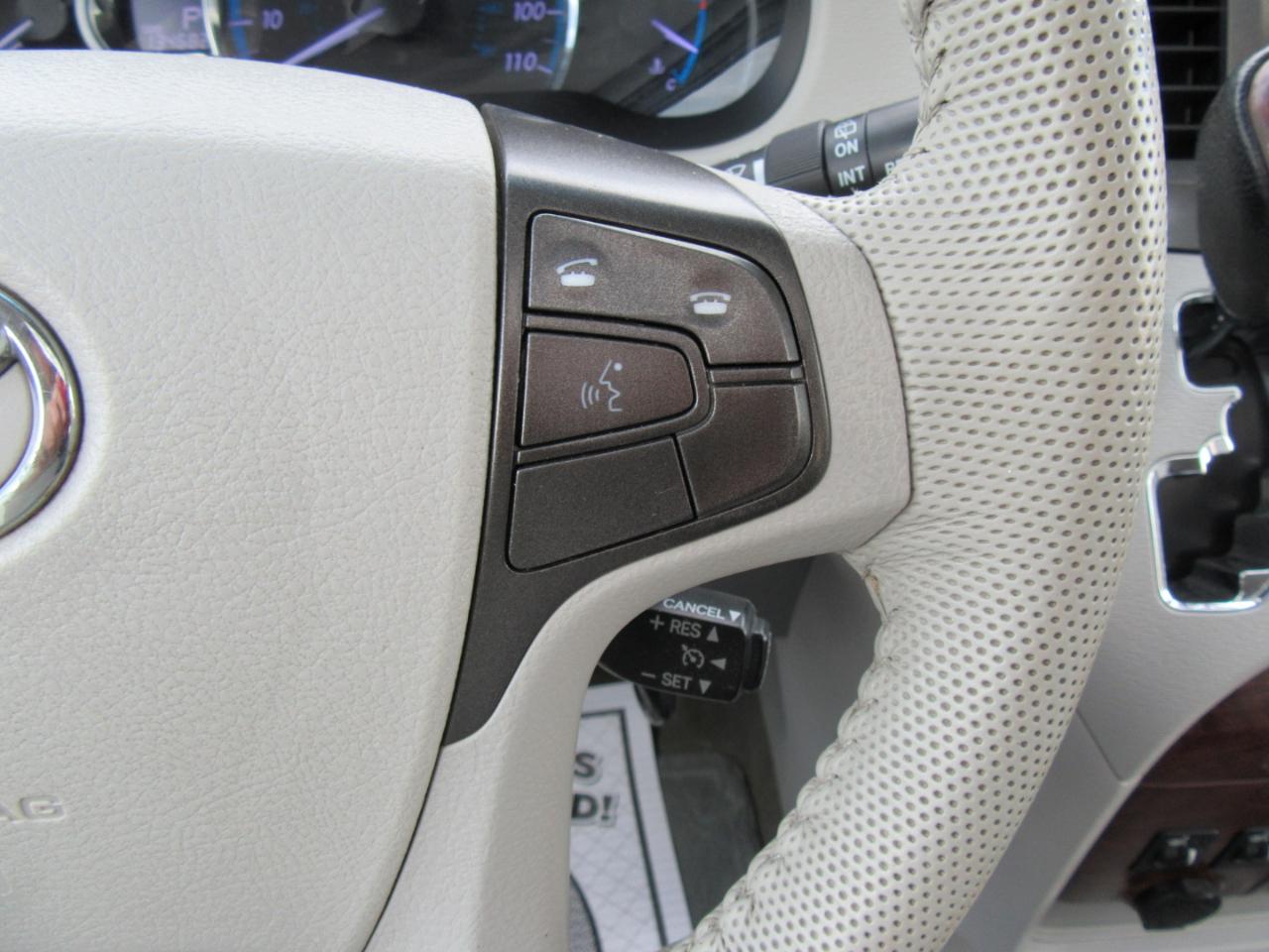 Toyota Sienna XLE FWD 8-Passenger V6 2013