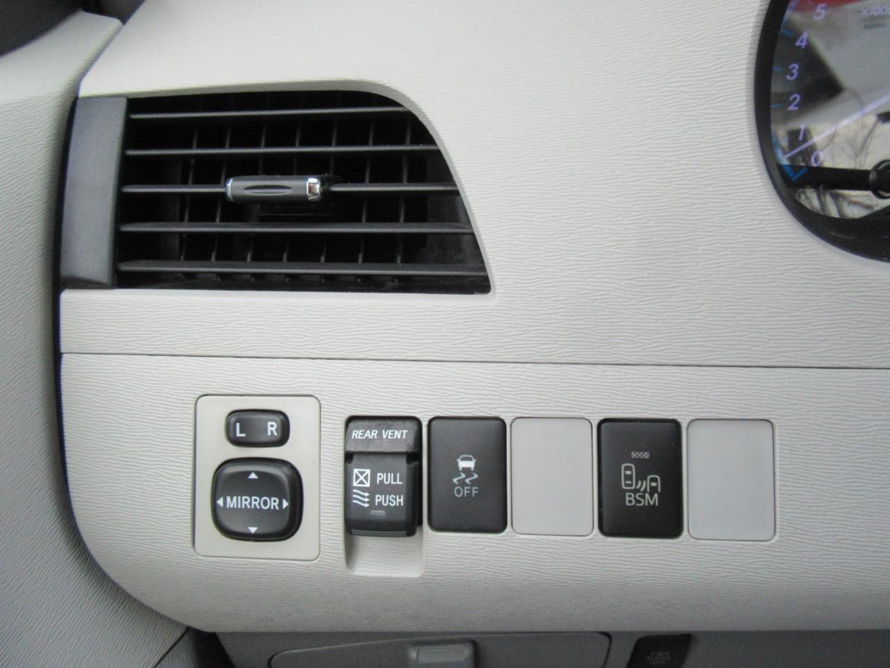 Toyota Sienna XLE FWD 8-Passenger V6 2013