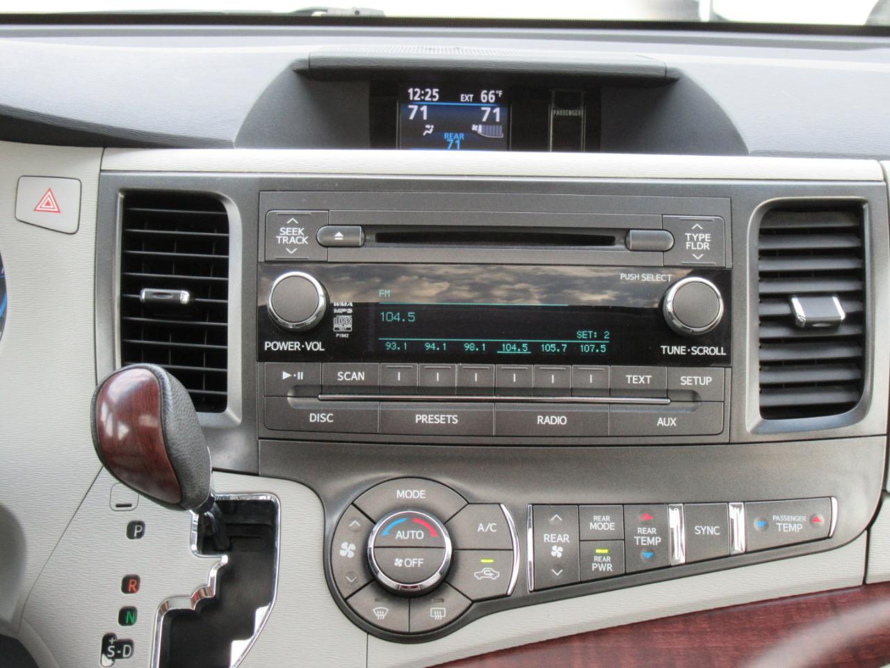 Toyota Sienna XLE FWD 8-Passenger V6 2013