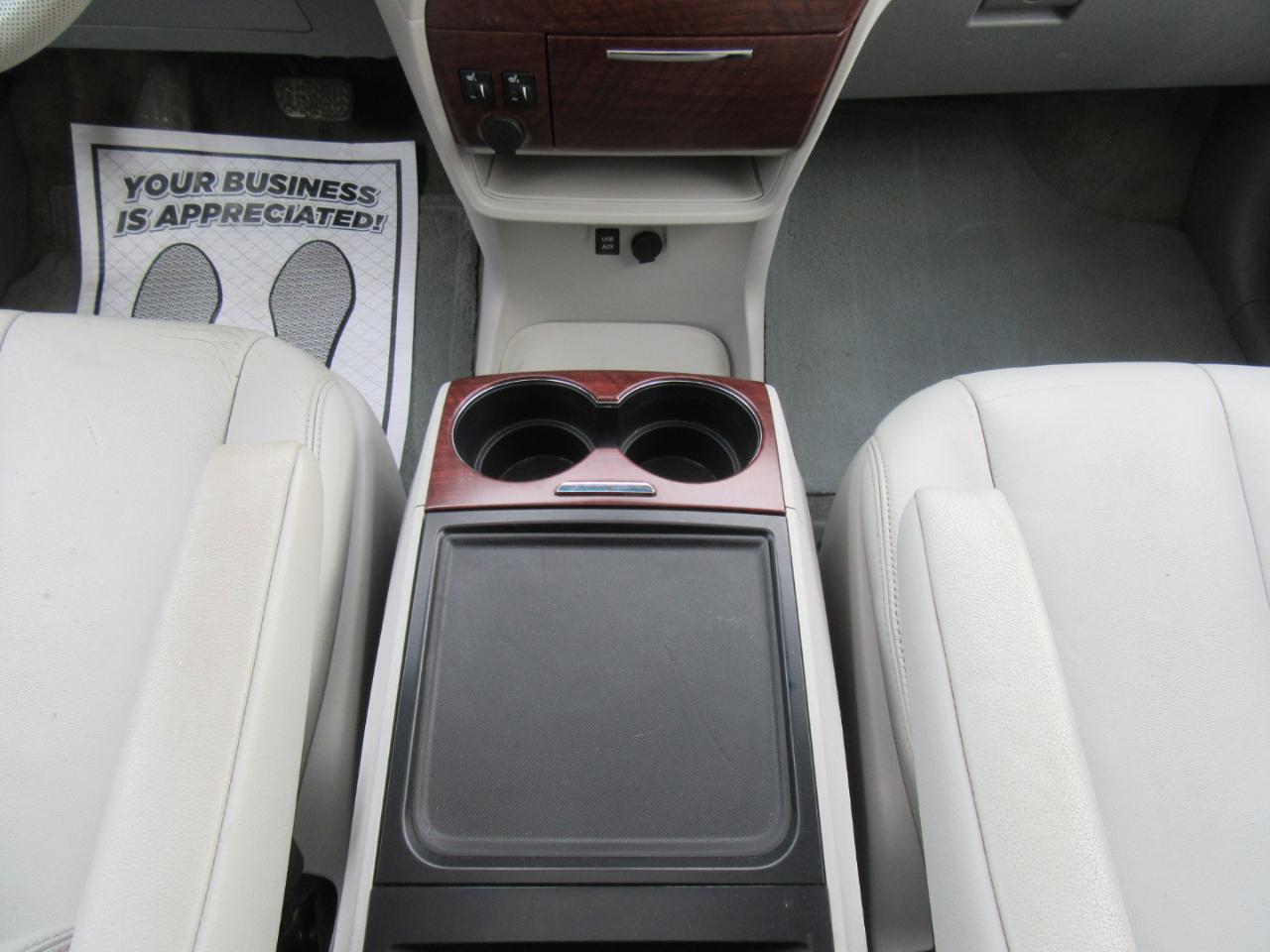 Toyota Sienna XLE FWD 8-Passenger V6 2013