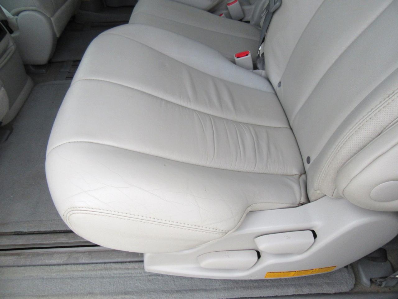 Toyota Sienna XLE FWD 8-Passenger V6 2013