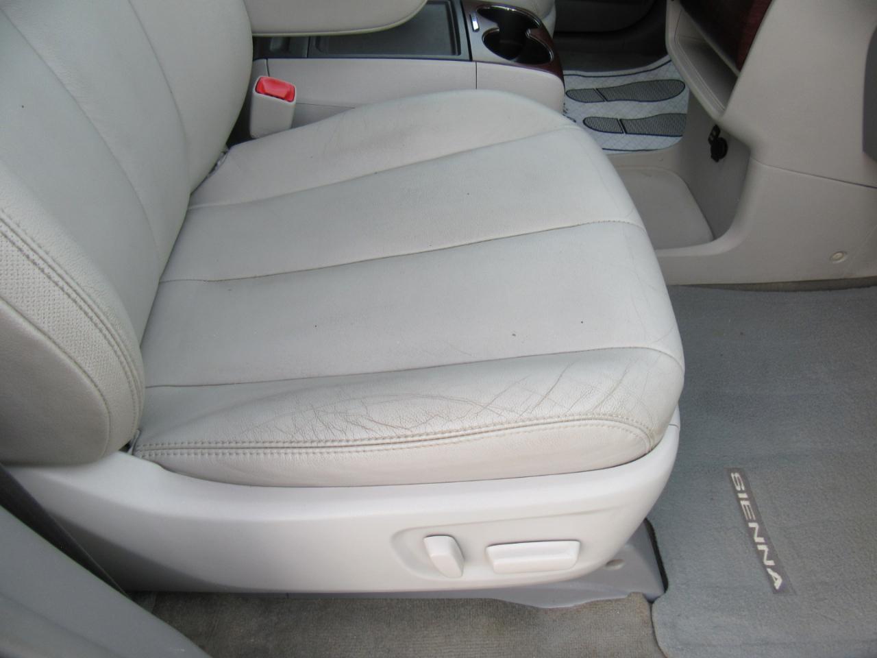 Toyota Sienna XLE FWD 8-Passenger V6 2013