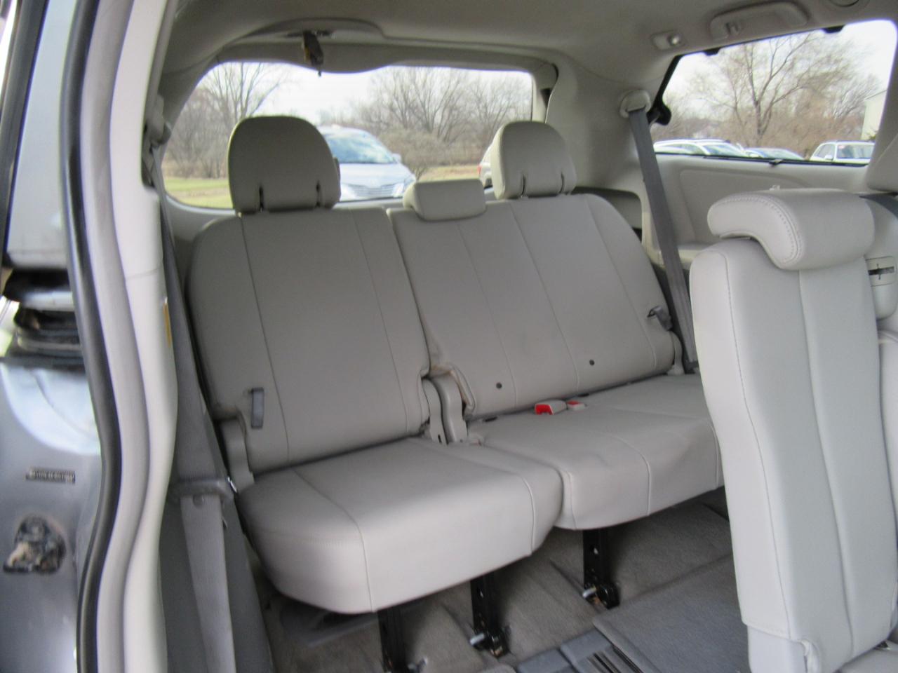 Toyota Sienna XLE FWD 8-Passenger V6 2013