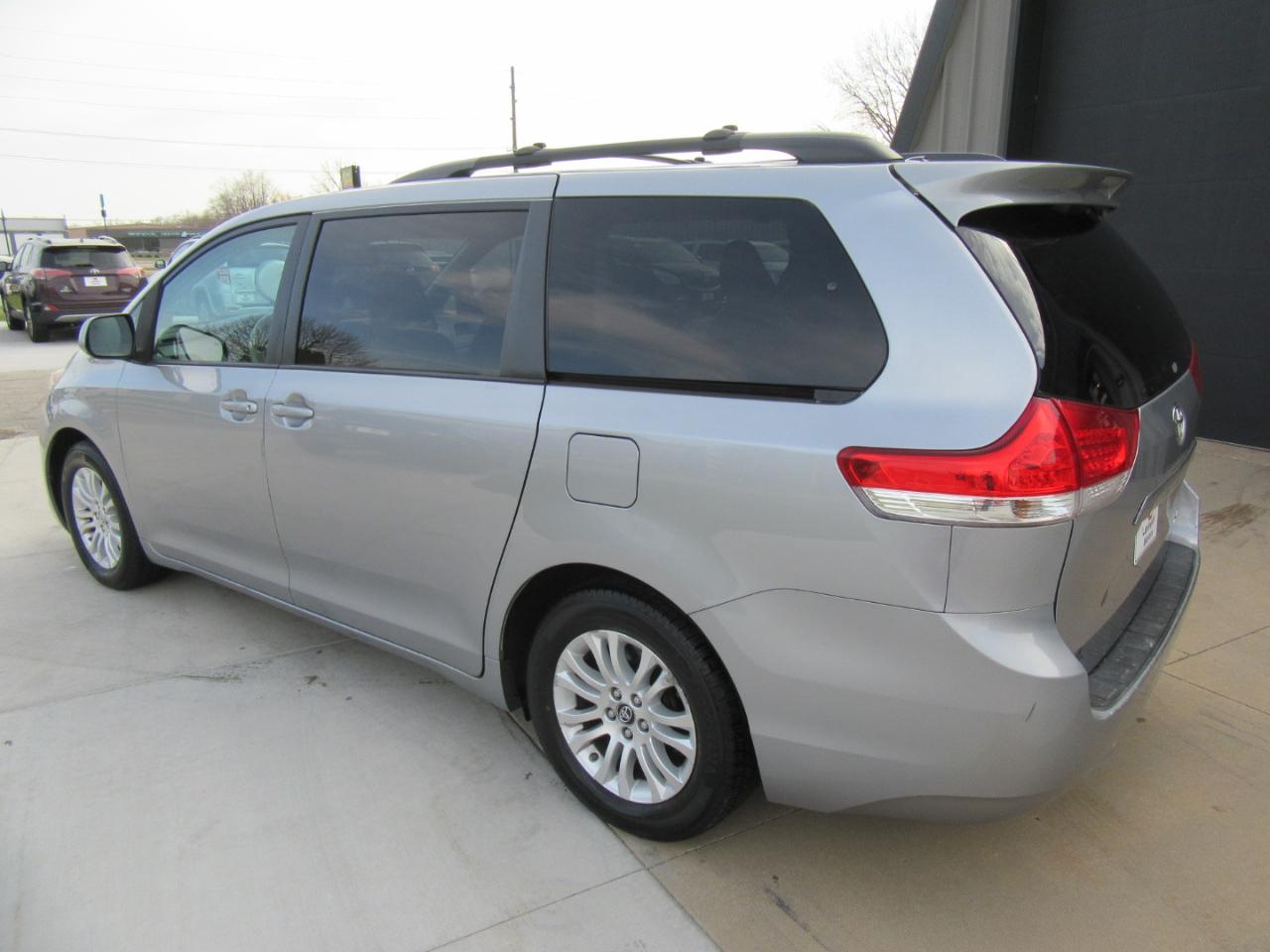 Toyota Sienna XLE FWD 8-Passenger V6 2013
