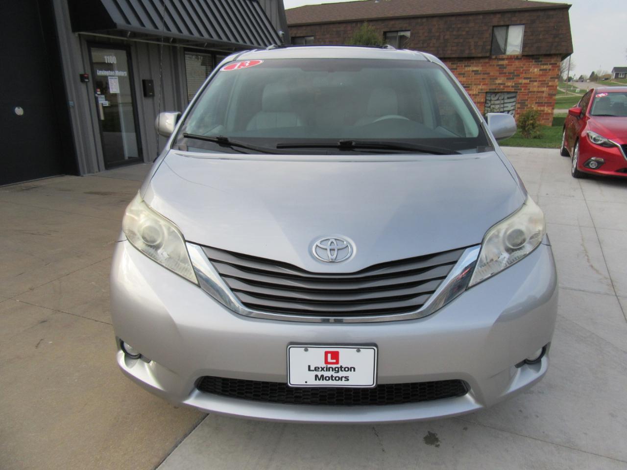 Toyota Sienna XLE FWD 8-Passenger V6 2013